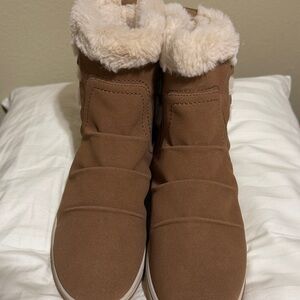 Women’s cloudsteppers Faux Fur Ankle Boots Breezy Cozy, lightweight Sz. 9W No Bx